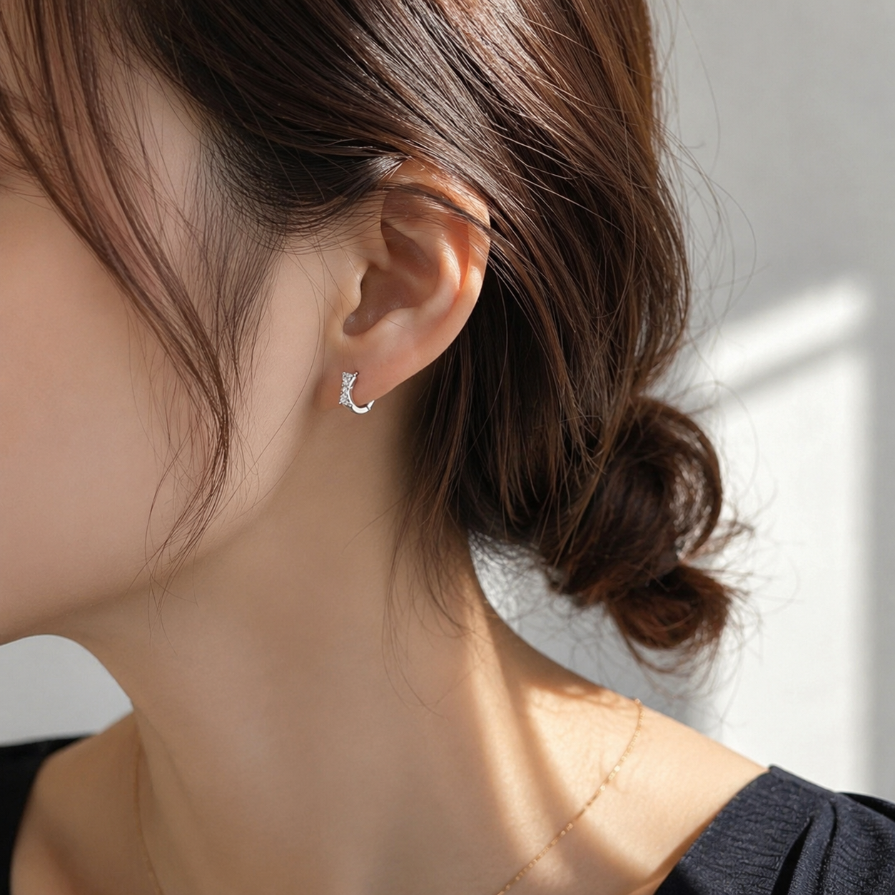 リボンピアス 小ぶり 金属アレルギー対応 ミニリボン シルバー925 軟骨 ヘリックス 大人 可愛い【SECRET GLOW.】